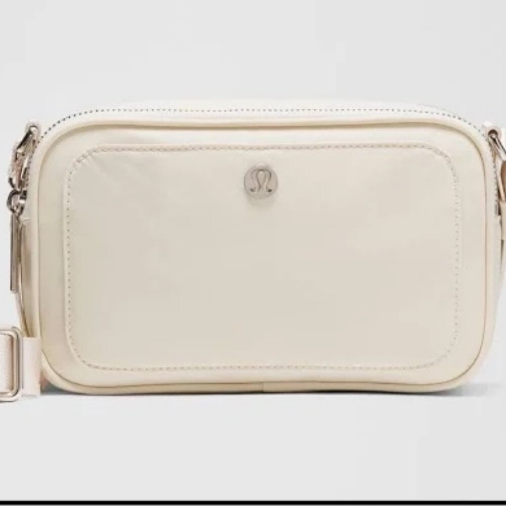 NWT Lululemon Camera Bag Light Ivory - A Great Everyday & Travel Bag